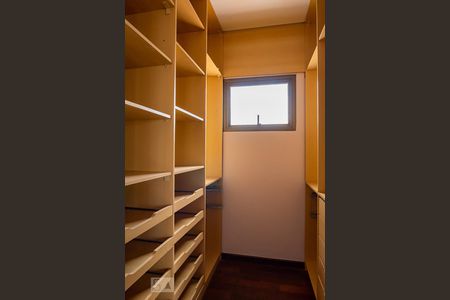 Apartamento à venda com 330m², 4 quartos e 4 vagas Apartamento à venda com 330m², 4 quartos e 4 vagasCloset - Suíte 1