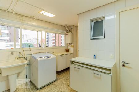 Apartamento para alugar com 245m², 3 quartos e 4 vagasÁrea de Serviço