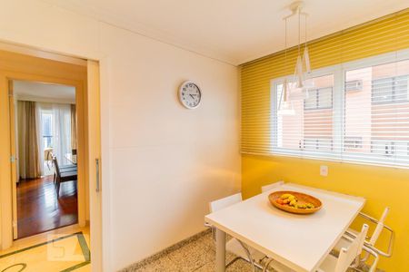 Apartamento para alugar com 245m², 3 quartos e 4 vagasCopa