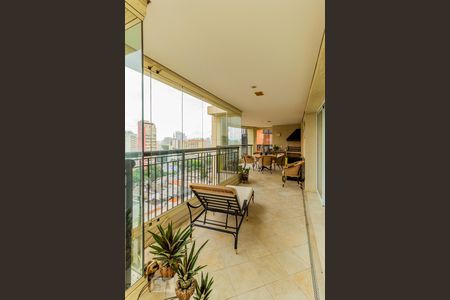 Apartamento para alugar com 245m², 3 quartos e 4 vagasVaranda