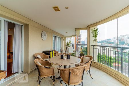 Apartamento para alugar com 245m², 3 quartos e 4 vagasVaranda