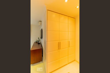 Apartamento para alugar com 245m², 3 quartos e 4 vagasSuíte 3 - Armário