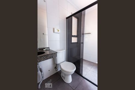 Apartamento para alugar com 74m², 2 quartos e 1 vaga Apartamento para alugar com 74m², 2 quartos e 1 vagaBanheiro da Suite 1