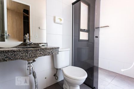 Apartamento para alugar com 74m², 2 quartos e 1 vaga Apartamento para alugar com 74m², 2 quartos e 1 vagaBanheiro da Suite 1