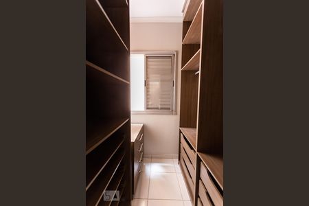 Apartamento para alugar com 74m², 2 quartos e 1 vaga Apartamento para alugar com 74m², 2 quartos e 1 vagaCloset