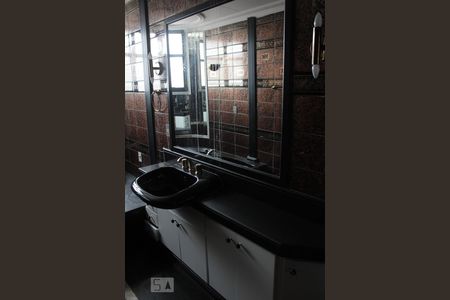 Apartamento à venda com 195m², 4 quartos e 2 vagasBanheiro da Suíte