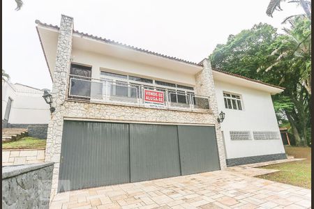 Casa à venda com 850m², 4 quartos e 7 vagas Casa à venda com 850m², 4 quartos e 7 vagasFachada