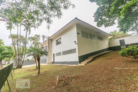 Casa à venda com 850m², 4 quartos e 7 vagas Casa à venda com 850m², 4 quartos e 7 vagasFachada