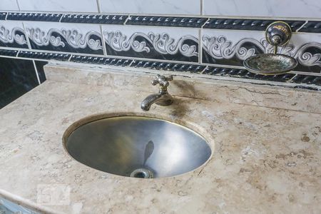 Casa à venda com 850m², 4 quartos e 7 vagas Casa à venda com 850m², 4 quartos e 7 vagasBanheiro