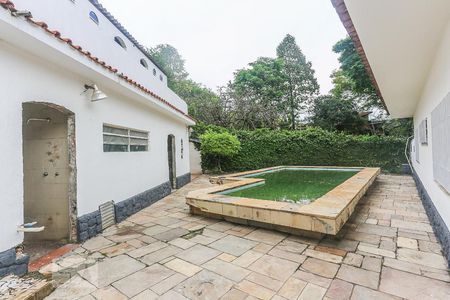 Casa à venda com 850m², 4 quartos e 7 vagas Casa à venda com 850m², 4 quartos e 7 vagasQuintal