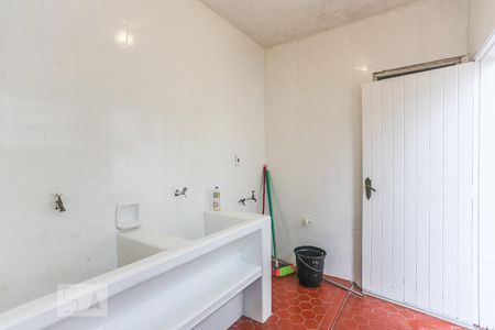 Casa à venda com 850m², 4 quartos e 7 vagas Casa à venda com 850m², 4 quartos e 7 vagasArea de Serviço