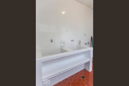 Casa à venda com 850m², 4 quartos e 7 vagas Casa à venda com 850m², 4 quartos e 7 vagasArea de Serviço