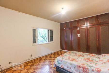 Casa à venda com 850m², 4 quartos e 7 vagas Casa à venda com 850m², 4 quartos e 7 vagasSuite