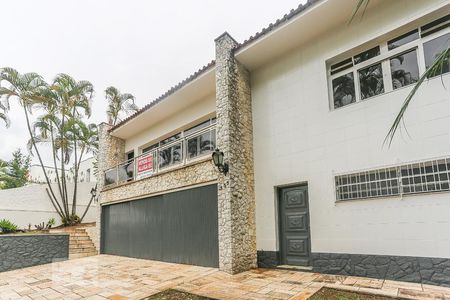Casa à venda com 850m², 4 quartos e 7 vagas Casa à venda com 850m², 4 quartos e 7 vagasFachada