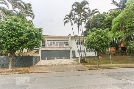 Casa à venda com 850m², 4 quartos e 7 vagas Casa à venda com 850m², 4 quartos e 7 vagasFachada