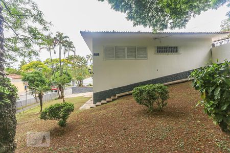 Casa à venda com 850m², 4 quartos e 7 vagas Casa à venda com 850m², 4 quartos e 7 vagasFachada