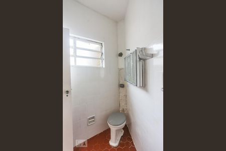 Casa à venda com 850m², 4 quartos e 7 vagas Casa à venda com 850m², 4 quartos e 7 vagasBanheiro de Serviço