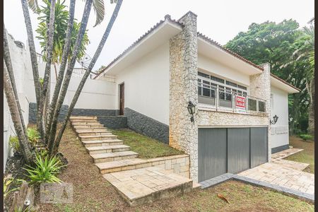Casa à venda com 850m², 4 quartos e 7 vagas Casa à venda com 850m², 4 quartos e 7 vagasFachada