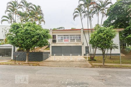 Casa à venda com 850m², 4 quartos e 7 vagas Casa à venda com 850m², 4 quartos e 7 vagasFachada