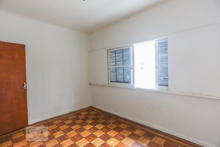 Casa à venda com 850m², 4 quartos e 7 vagas Casa à venda com 850m², 4 quartos e 7 vagasQuarto 1