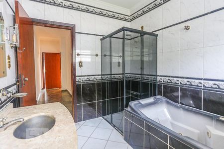 Casa à venda com 850m², 4 quartos e 7 vagas Casa à venda com 850m², 4 quartos e 7 vagasBanheiro