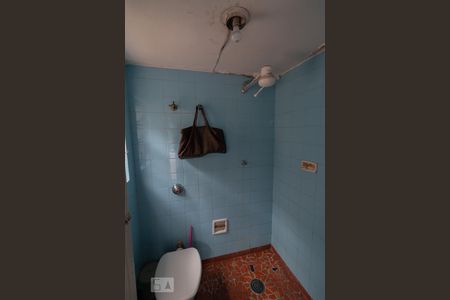 Casa à venda com 300m², 3 quartos e 3 vagas Casa à venda com 300m², 3 quartos e 3 vagasBanheiro de Serviço