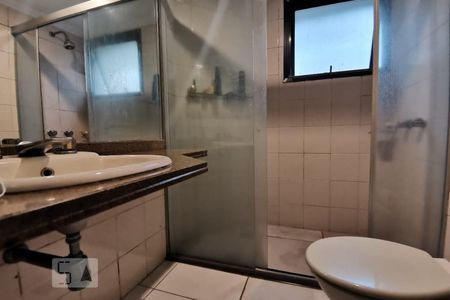 Apartamento para alugar com 230m², 3 quartos e 4 vagasDetalhe do Banheiro da Suite