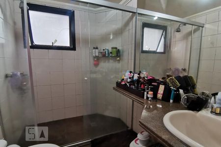 Apartamento para alugar com 230m², 3 quartos e 4 vagasDetalhe do Banheiro da Suíte