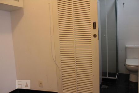 Casa à venda com 302m², 4 quartos e 3 vagas Casa à venda com 302m², 4 quartos e 3 vagasQuarto de Serviço