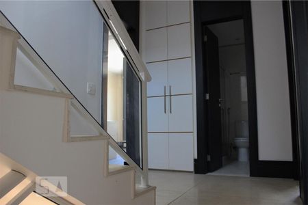 Casa à venda com 302m², 4 quartos e 3 vagas Casa à venda com 302m², 4 quartos e 3 vagasHall segundo piso
