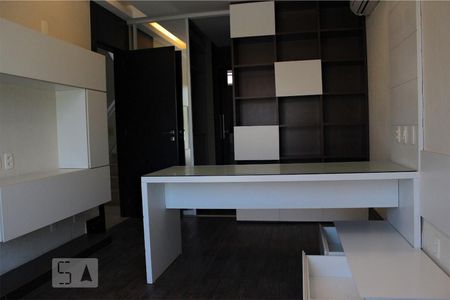 Casa à venda com 302m², 4 quartos e 3 vagas Casa à venda com 302m², 4 quartos e 3 vagassuíte 2