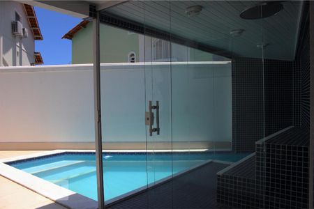 Casa à venda com 302m², 4 quartos e 3 vagas Casa à venda com 302m², 4 quartos e 3 vagasPiscina