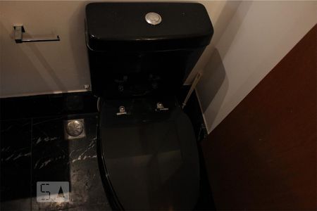 Casa à venda com 302m², 4 quartos e 3 vagas Casa à venda com 302m², 4 quartos e 3 vagasLavabo