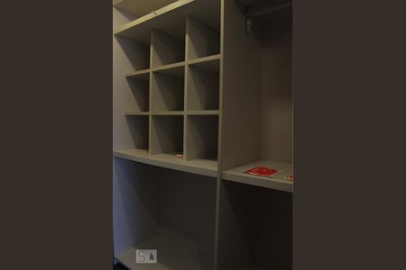 Casa à venda com 302m², 4 quartos e 3 vagas Casa à venda com 302m², 4 quartos e 3 vagasCloset da Suíte do Sotão