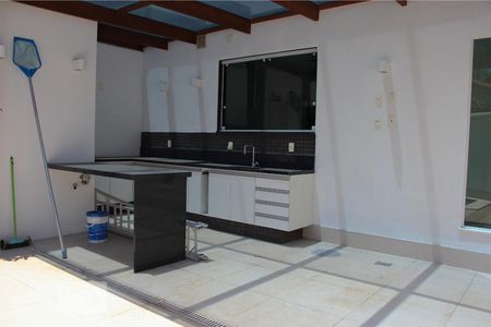 Casa à venda com 302m², 4 quartos e 3 vagas Casa à venda com 302m², 4 quartos e 3 vagasÁrea gourmet
