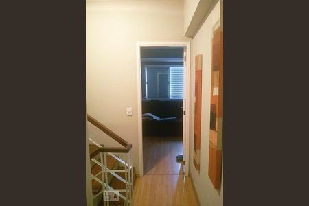 Hall quartos de casa de condomínio para alugar com 3 quartos, 135m² em Vila Bertioga, São Paulo