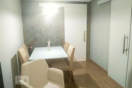 Sala de casa de condomínio para alugar com 3 quartos, 135m² em Vila Bertioga, São Paulo