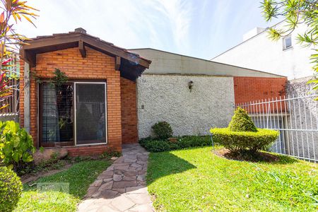 Casa à venda com 110m², 3 quartos e 2 vagasFachada
