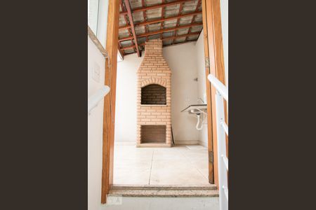 Casa de condomínio à venda com 150m², 3 quartos e 2 vagas Casa de condomínio à venda com 150m², 3 quartos e 2 vagasEscada - Acesso ao Terceiro Andar