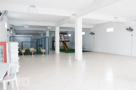 Casa de condomínio à venda com 150m², 3 quartos e 2 vagas Casa de condomínio à venda com 150m², 3 quartos e 2 vagasÁrea comum - Salão de festas