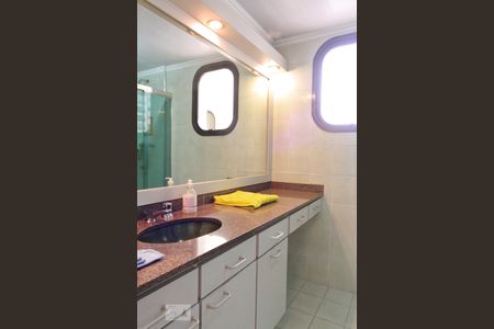 Apartamento à venda com 174m², 4 quartos e 3 vagasBanheiro da Suíte