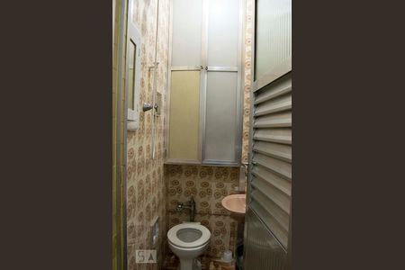 Apartamento à venda com 65m², 2 quartos e sem vaga Apartamento à venda com 65m², 2 quartos e sem vagaBanheiro de Serviço