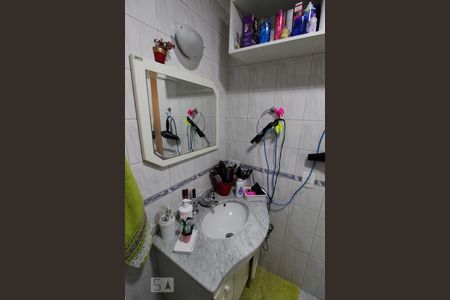 Apartamento à venda com 72m², 3 quartos e 1 vaga Apartamento à venda com 72m², 3 quartos e 1 vagaBanheiro Social