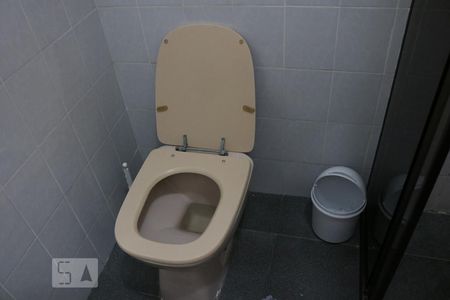 Casa à venda com 670m², 3 quartos e 8 vagasBanheiro do Quarto 2