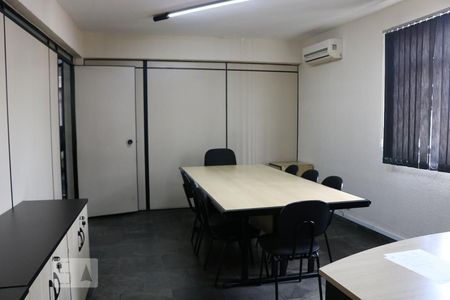 Casa à venda com 670m², 3 quartos e 8 vagasEscritório