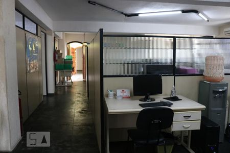 Casa à venda com 670m², 3 quartos e 8 vagasEscritório