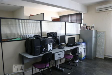 Casa à venda com 670m², 3 quartos e 8 vagasEscritório