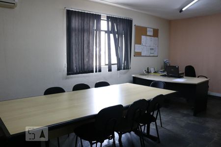 Casa à venda com 670m², 3 quartos e 8 vagasEscritório