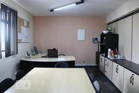 Casa à venda com 670m², 3 quartos e 8 vagasEscritório