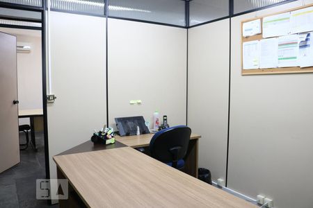 Casa à venda com 670m², 3 quartos e 8 vagasEscritório